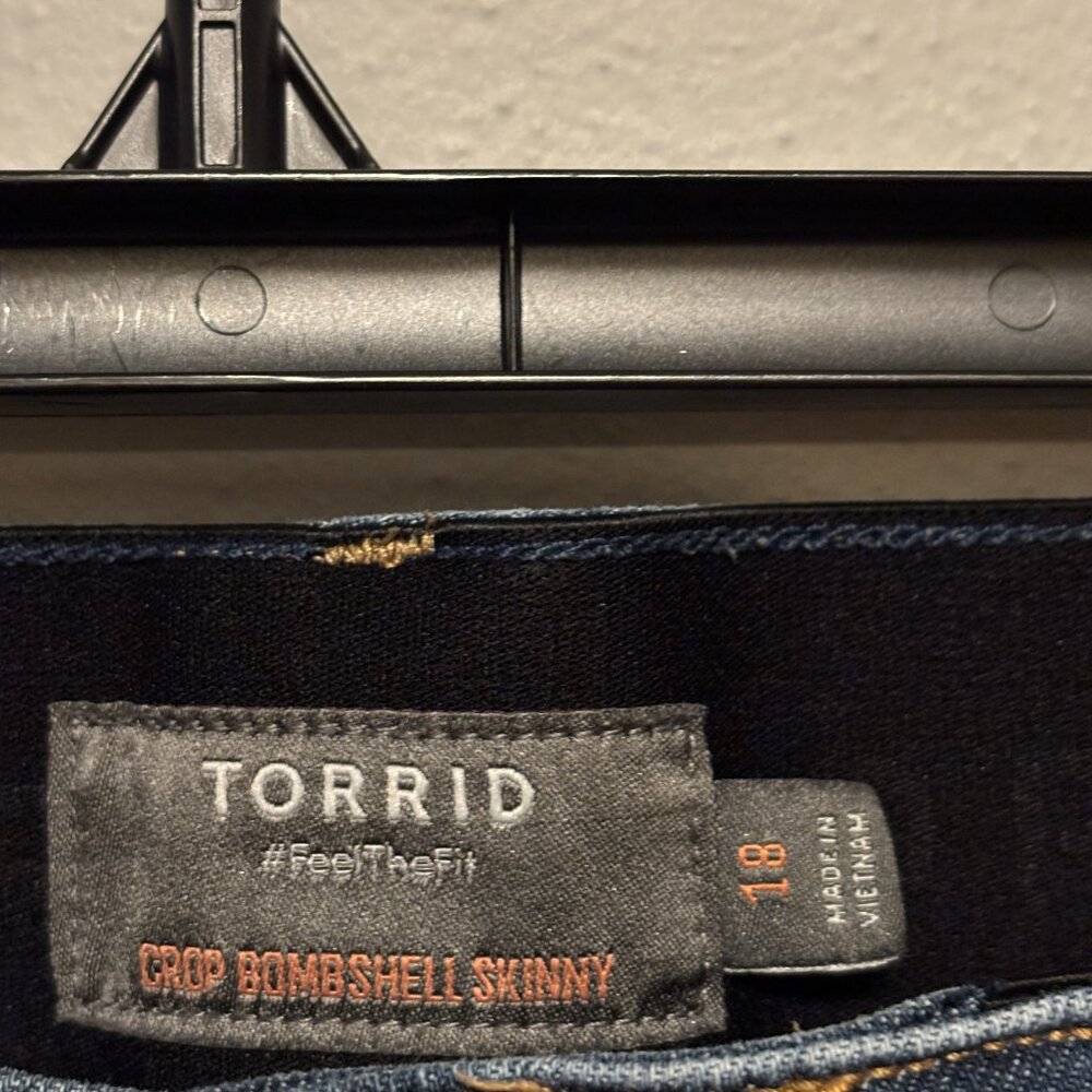 Torrid High Rise Premium Crop Bombshell Skinny Bel Air Size 18 - Picture 3 of 6